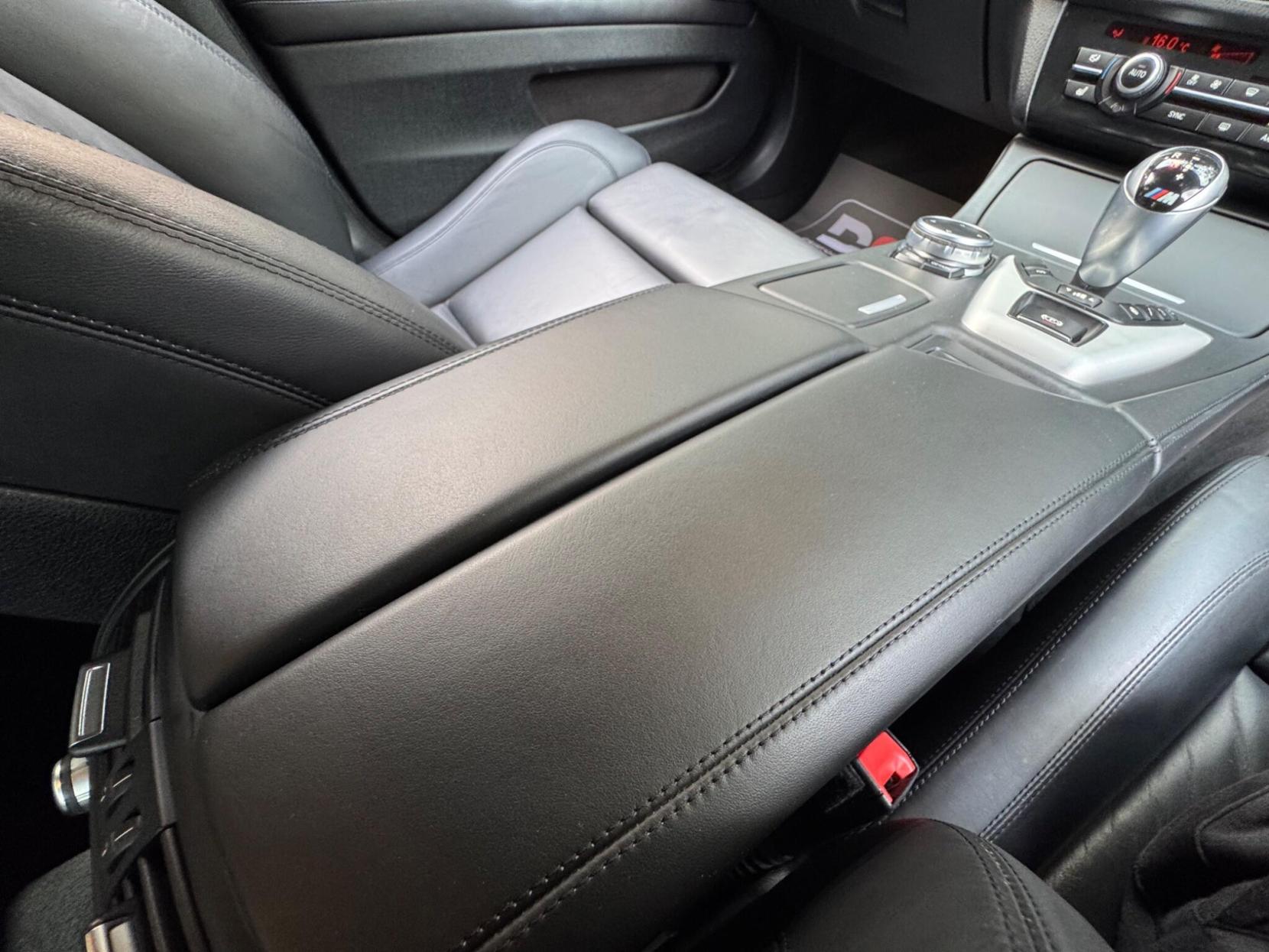 BMW M5 4.4 V8 DCT Euro 6 (s/s) 4dr