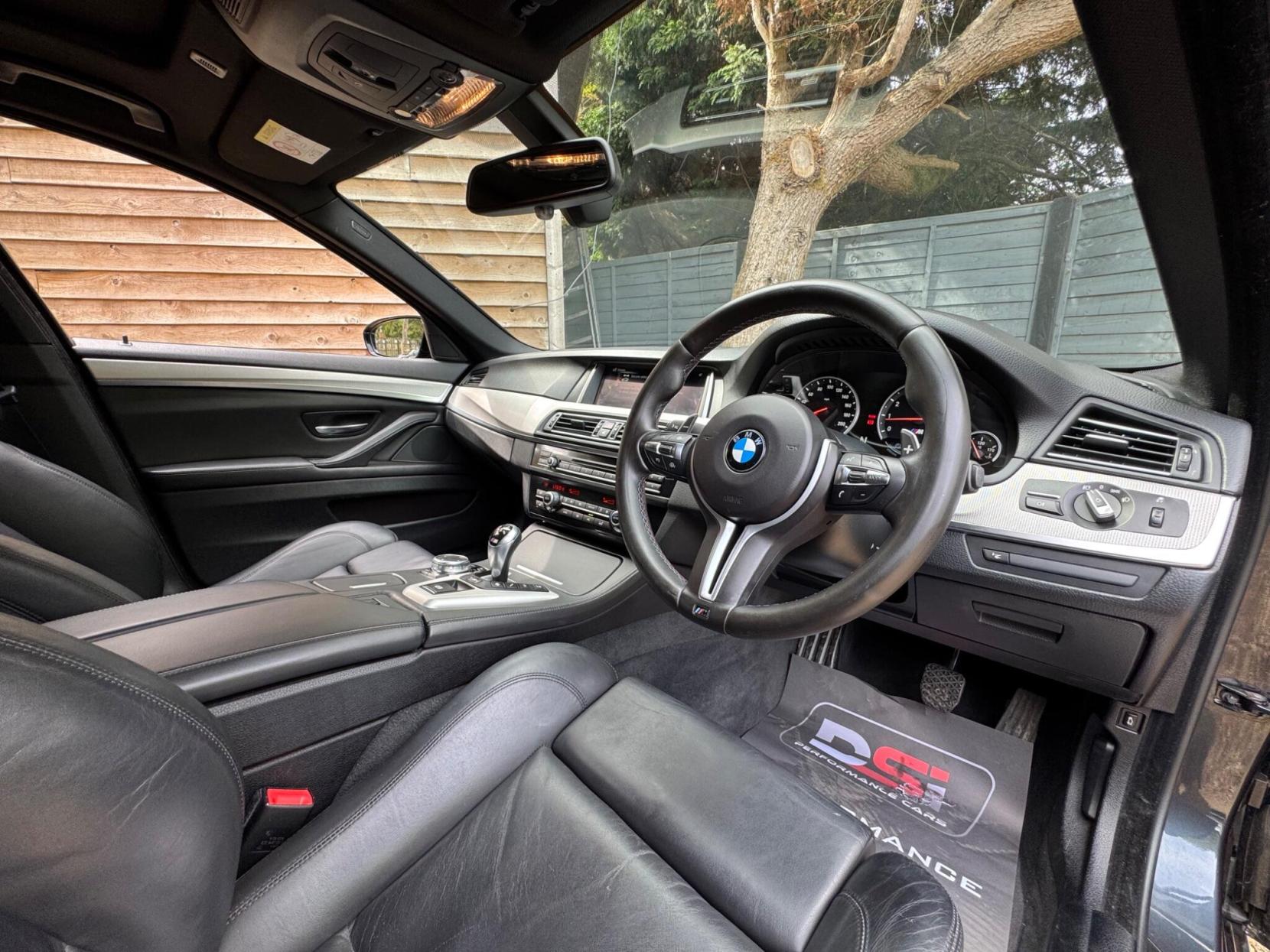 BMW M5 4.4 V8 DCT Euro 6 (s/s) 4dr
